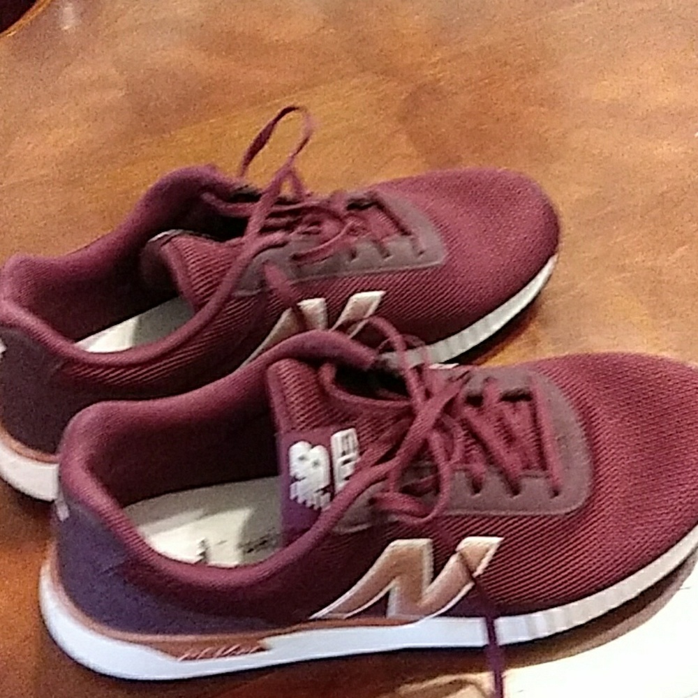 New balance tennis shoes